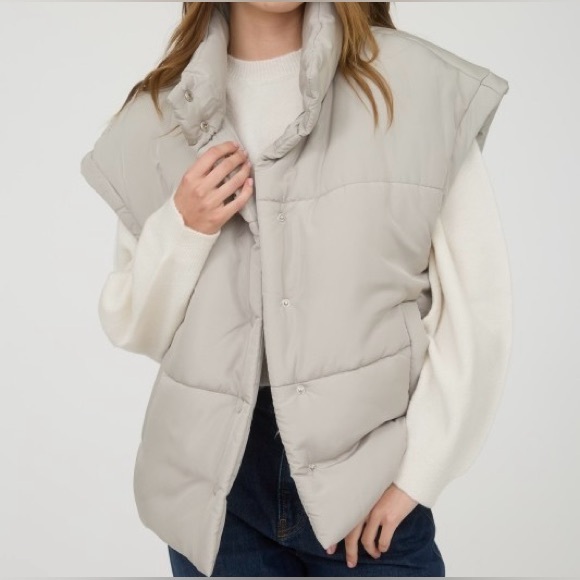 Jackets & Blazers - Light Gray Quilted Puffer Vest